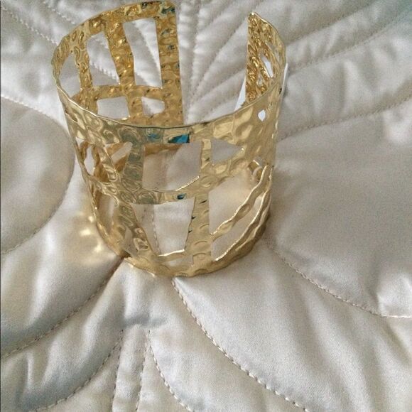 NWT Amrita Singh Bali Brass Gold tone bracelet - Picture 4 of 6